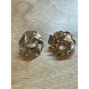 Vintage Star Gold Tone Leaf Earrings‎ clip on
